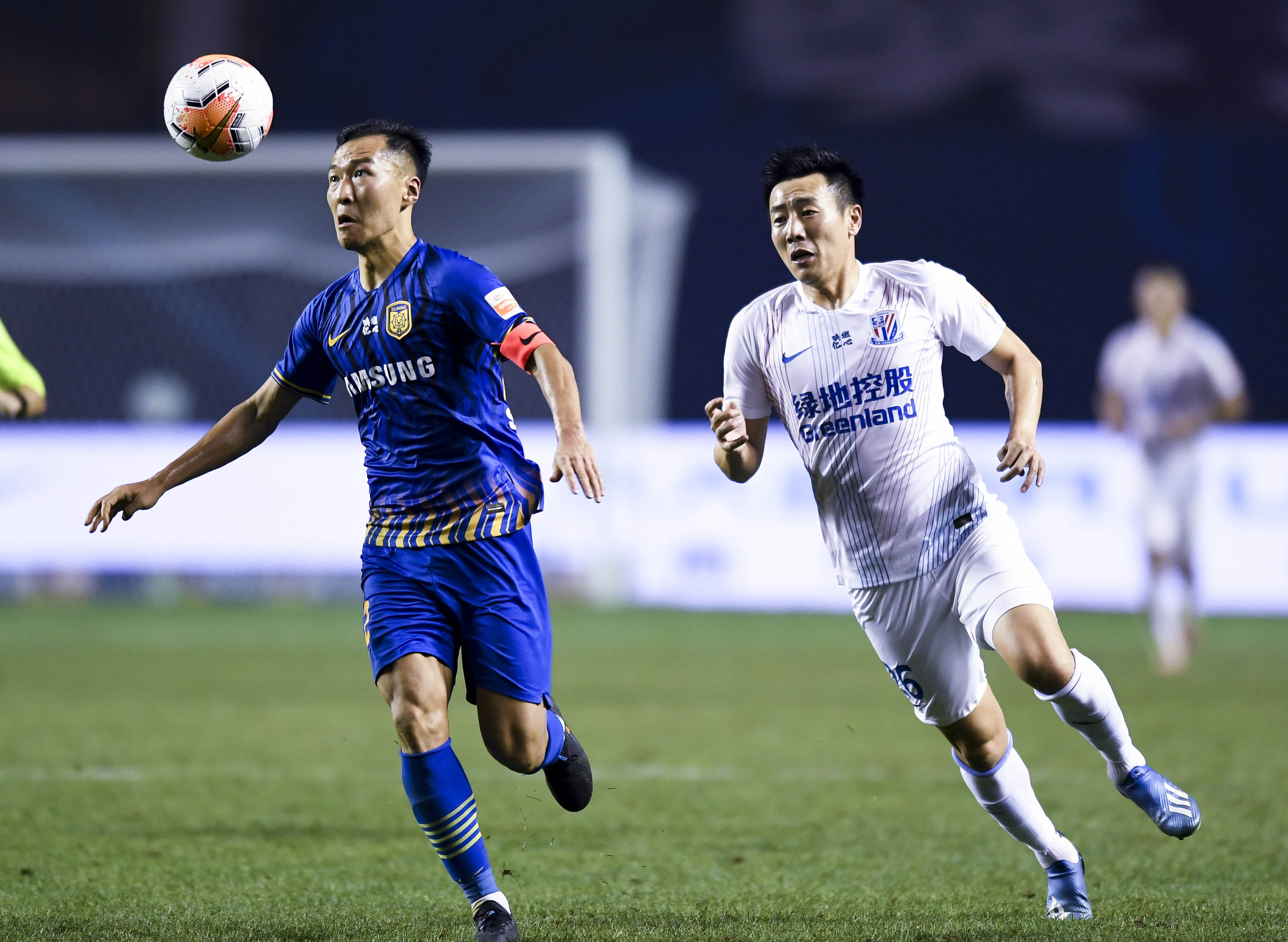 爱游戏体育-多伦多猛龙训练开放日，训练课后迎来里程碑引观众欢呼，中超在即，心理建设被强调的简单介绍