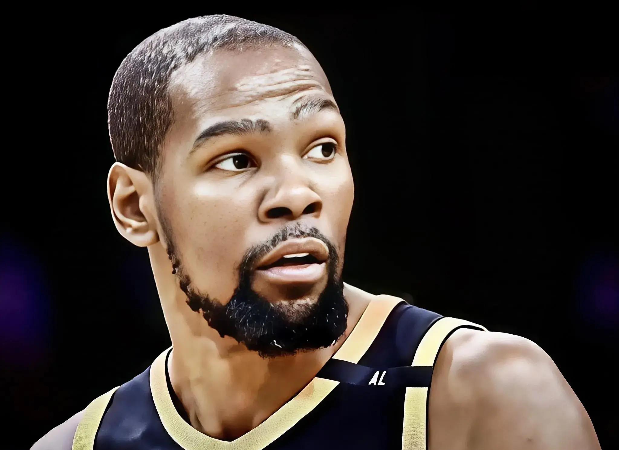 爱游戏-杜兰特重返赛场，爆冷首场状态出色，FPX观众沸腾！赢得满堂喝彩(杜兰特复出首战)